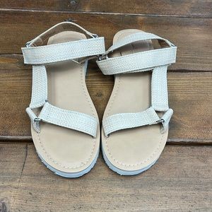 Universal thread sandal